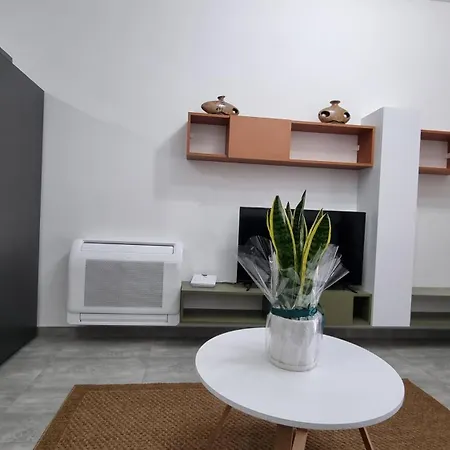 Odahousetirana * טיראנה